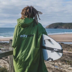 Advance Long Sleeve Change Robe -Deep Wetsuit 202120Dryrobe20Advance20Long20Sleeve20Premium20Outdoor20Change20Robe202020Poncho20DR10420 20Forest20Green2020Black20worn20lifestyle.2000x2000