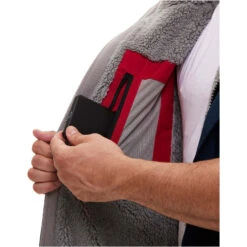 Red Paddle Co. Pro EVO 2.0 Short Sleeve Changing Robe 13 Red Paddle Co. Pro EVO 2.0 Short Sleeve Changing Robe -Deep Wetsuit 202220Red20Paddle20Co20Pro202.020Short20Sleeve20Change20Robe20002009006012220 20Navy20inside20pocket.2000x2000