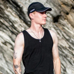 Quick Dry Cap Hat -Deep Wetsuit 202320Dryrobe20Quick20Dry20Cap20Hat20QDCAP20 20Black20Lifestyle203.2000x2000