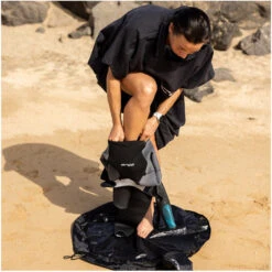 ORCA Hooded Poncho / Changing Robe -Deep Wetsuit 202320Orca20Hooded20Poncho20Changing20Robe20JVBWTT0120 20Black20Lifestyle202.2000x2000
