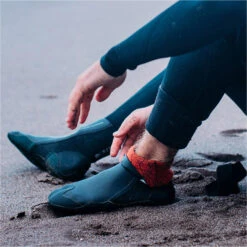 Mystic Supreme 5mm Split Toe Boots 6 Mystic Supreme 5mm Split Toe Boots -Deep Wetsuit 31736 202220Mystic20Supreme205mm20Split20Toe20Boots2020003320 20Black20Lifestyle201.2000x2000