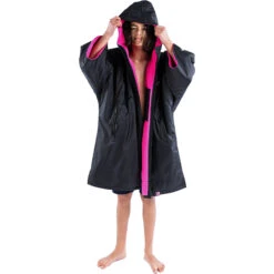 Advance Junior Short Sleeve Change Robe V3 -Deep Wetsuit 35744 202320Dryrobe20Advance20Junior20Short20Sleeve20Changing20Robe20KS20DA20 20Black20Pink20A7.2000x2000