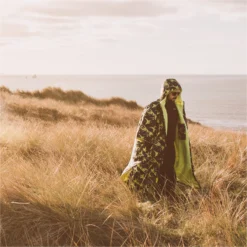 Gul Evorobe Hooded Changing Robe -Deep Wetsuit 37374 202320GUL20Evorobe20Hooded20Changing20Robe20AC012820 20Camo20Black20Lifestyle201.2000x2000