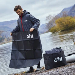 GILL Pull Out Change Mat And Wet Bag -Deep Wetsuit 39436 5026 Black 1.2000x2000