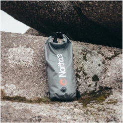 Northcore 30L Waterproof Compression Bag -Deep Wetsuit 40457 202320Northcore2020L20Waterproof20Compression20Bag2034145420 20Grey20Lifestyle205.2000x2000