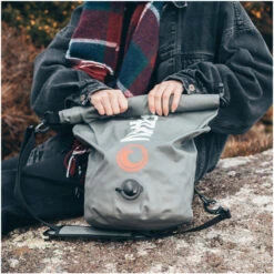 Northcore 20L Waterproof Compression Bag -Deep Wetsuit 40458 202320Northcore2020L20Waterproof20Compression20Bag2034145420 20Grey20Lifestyle206.2000x2000