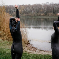 ORCA Womens Athlex Flex Triathlon Wetsuit -Deep Wetsuit 40833 202320Orca20Womens20Athlex20Flex20Triathlon20Wetsuit20MN55TT4320 20Blue20Flex20Lifestyle202.2000x2000