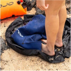 ORCA Swim Changing Mat -Deep Wetsuit 40849 202320Orca20Swim20Changing20Mat20MAZATT01t20 20Black20Lifestyle201.2000x2000