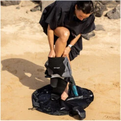 ORCA Swim Changing Mat -Deep Wetsuit 40849 202320Orca20Swim20Changing20Mat20MAZATT01t20 20Black20Lifestyle202.2000x2000