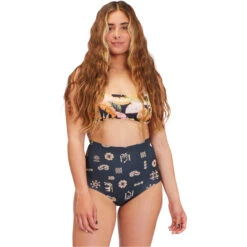 Billabong Womens Hightide 1mm Reversible Neoprene Shorts -Deep Wetsuit 41880 202220Billabong20Womens20Hightide20Boardshorts20F411720 20Jungle20Night20inside.2000x2000