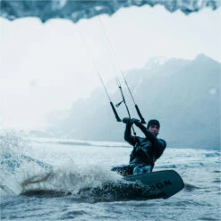 Mystic Roam 3mm Precurved Gloves -Deep Wetsuit 42051 202320Mystic20Roam203mm20Precurved20Gloves2035015.23002720 20Black20Lifestyle201.2000x2000