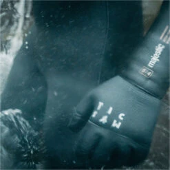 Mystic Roam 3mm Precurved Gloves -Deep Wetsuit 42051 202320Mystic20Roam203mm20Precurved20Gloves2035015.23002720 20Black20Lifestyle204.2000x2000