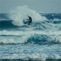 Mystic Supreme 4mm Precurved Gloves -Deep Wetsuit 42053 202220Mystic20Supreme204mm20Precurved20Gloves2035015.23002620 20Black20Lifestyle203.2000x2000