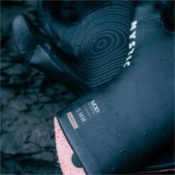 Mystic Supreme 5mm Lobster Gloves -Deep Wetsuit 42054 202220Mystic20Supreme205mm20Lobster20Gloves2035015.23002520 20Black20Lifestyle203.2000x2000