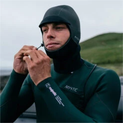 Mystic Roam 3mm Long Wetsuit Hood -Deep Wetsuit 42085 202320Mystic20Roam203mm20Long20Wetsuit20Hood2035016.23001820 20Black20Lifestyle201.2000x2000