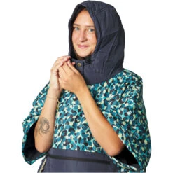Unisex Poncho -Deep Wetsuit 42994 202320Voited20Unisex20Poncho20V22UN01POPOV20 20AN20tracks20hood.2000x2000