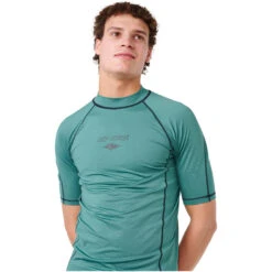 Rip Curl Mens Fade Out UPF Performance Short Sleeve Rash Vest -Deep Wetsuit 44686 202320Rip20Curl20Mens20Fade20Out20UPF20Performance20Short20Sleeve20Rash20Vest20145MRV20 20Washed20Green204.2000x2000