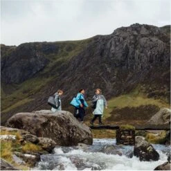 GILL Aqua Parker Change Robe -Deep Wetsuit 44820 5024 BLU44 LIFESTYLE 3 04047.2000x2000