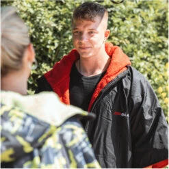 Gul Evorobe Hooded Changing Robe & Nava Performance 30L Duffel Bag Bundle -Deep Wetsuit 44990 32263 202220GUL20Evorobe20Changing20Robe20AC0128 B620 20Black20Red20Lifestyle201.2000x2000.2000x2000