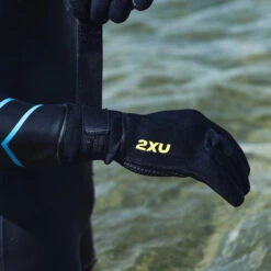 2XU Propel Neoprene Gloves -Deep Wetsuit 45006 2023202XU20Propel20Neoprene20Gloves20UW7022h20 20Black20AmbitionLifestyle201.2000x2000