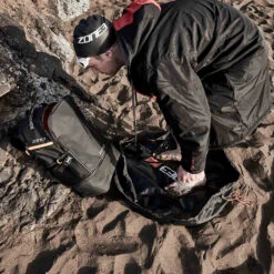 Zone3 Wetsuit Changing Mat -Deep Wetsuit 45058 202320Zone320Wetsuit20Changing20Mat20RA22WSCM10120 20Black20Lifestyle201.2000x2000