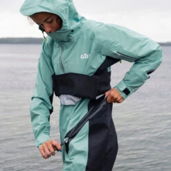 GILL Womens Verso Drysuit -Deep Wetsuit 45409 202320Gill20Womens20Verso20Drysuit204805W20 20Marine20Blue20Lifestyle2033.2000x2000