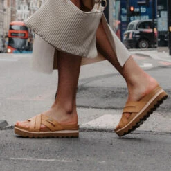 Reef Womens Cushion Bloom Hi Sandals 13 Reef Womens Cushion Bloom Hi Sandals -Deep Wetsuit 45545 202320Reef20Womens20Cushion20Bloom20HI20CI882320 20Natural207.2000x2000