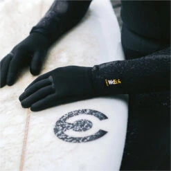 Wired 5mm Neoprene Wetsuit Gloves -Deep Wetsuit 45753 202320C Skins20Wired205mm20Neoprene20Wetsuit20Gloves20C GLWI520 20Black20Lifestyle.2000x2000