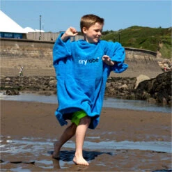 Junior Organic Cotton Hooded Towel Change Robe V3 11 Junior Organic Cotton Hooded Towel Change Robe V3 -Deep Wetsuit 45787 202320Dryrobe20Junior20Organic20Cotton20Hooded20Towel20Changing20Robe2020Poncho20V3OCT20 20Cobalt20Blue20Lifestyle.2000x2000