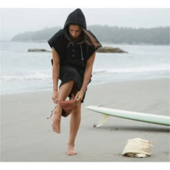 Slowtide The Digs Hooded Towel Change Robe / Poncho -Deep Wetsuit 45984 202320Slowtide20The20Digs20Hooded20Towel20Change20Robe20Poncho20ST17320 20Black205.2000x2000