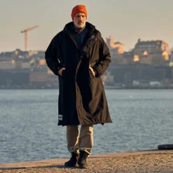 Red Paddle Co. Pro Evo X Long Sleeve Change Robe / Poncho -Deep Wetsuit 46262 202420Red20Paddle20Co20Pro20Evo20X20Long20Sleeve20Changing20Robe2000200900620 20Stealth20Black.2000x2000