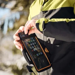 Fidlock Magnetic Armband Dry Bag -Deep Wetsuit Armband20magnetic20self sealing20bag20for20upper20arm20Lifestyle.2000x2000